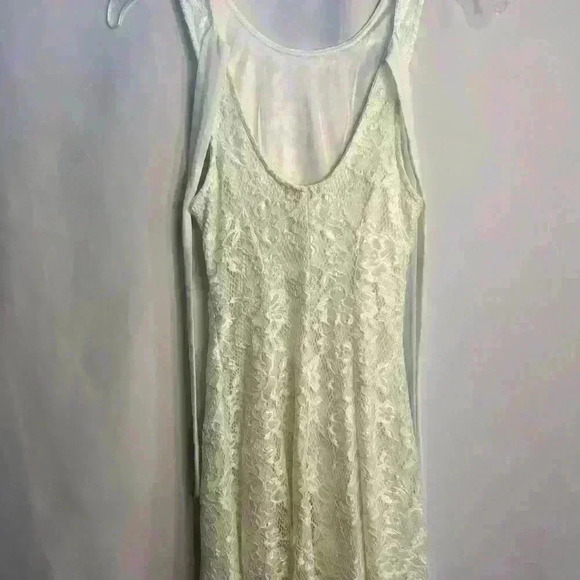 Xtraordinary White Lace Dress - Picture 6 of 7